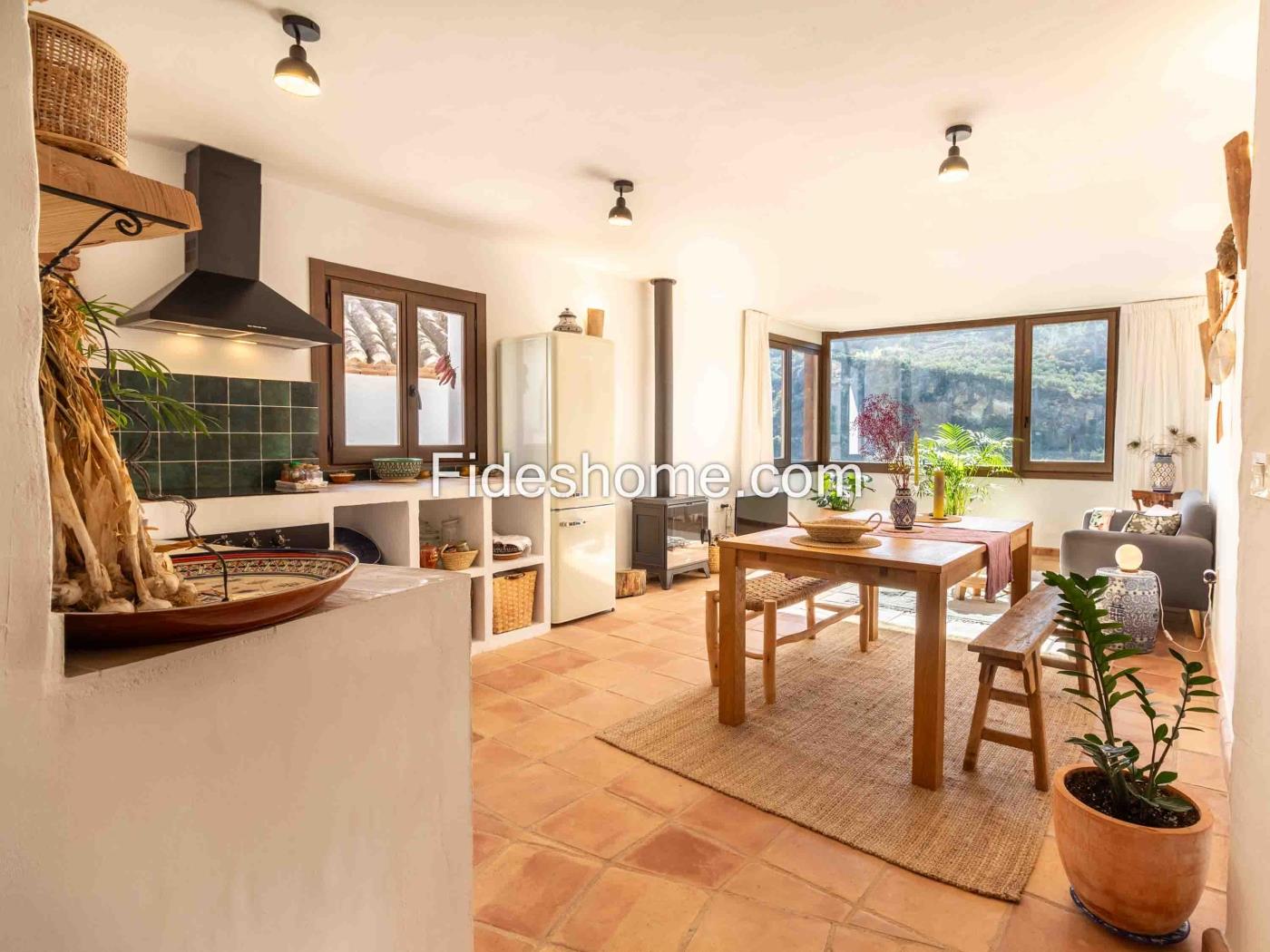 Casa con encanto, terraza y magnificas vistas en Albuñuelas. en Albuñuelas