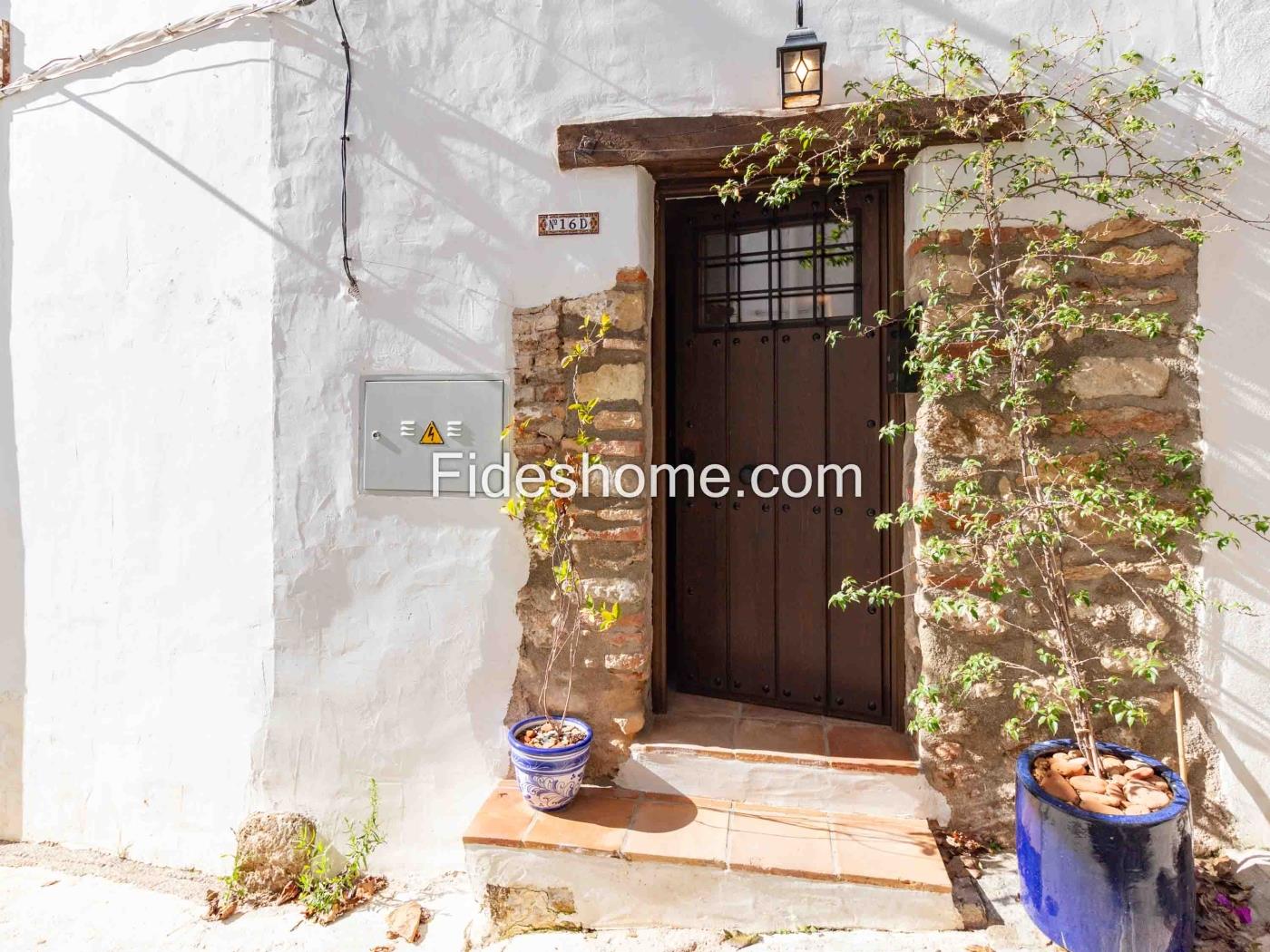 Casa con encanto, terraza y magnificas vistas en Albuñuelas. en Albuñuelas