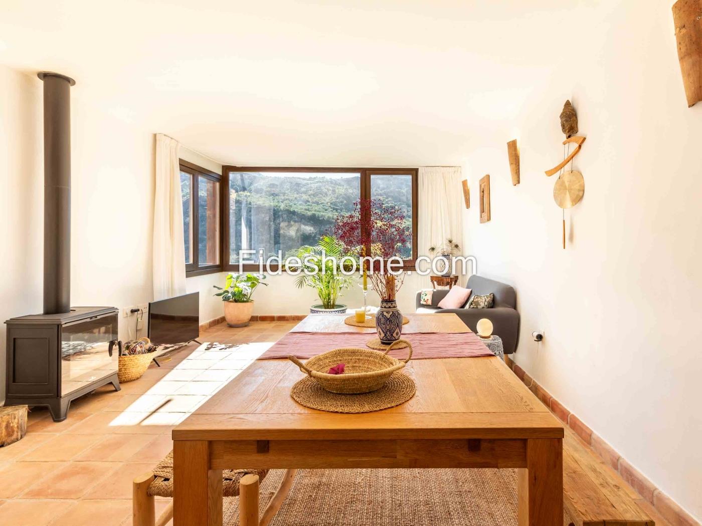 Casa con encanto, terraza y magnificas vistas en Albuñuelas. en Albuñuelas