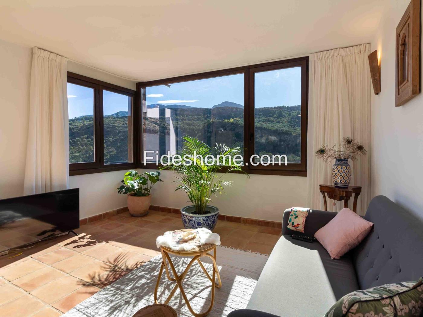 Casa con encanto, terraza y magnificas vistas en Albuñuelas. en Albuñuelas