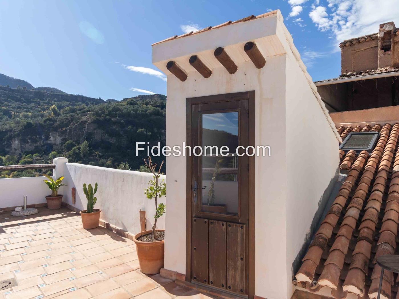 Casa con encanto, terraza y magnificas vistas en Albuñuelas. en Albuñuelas