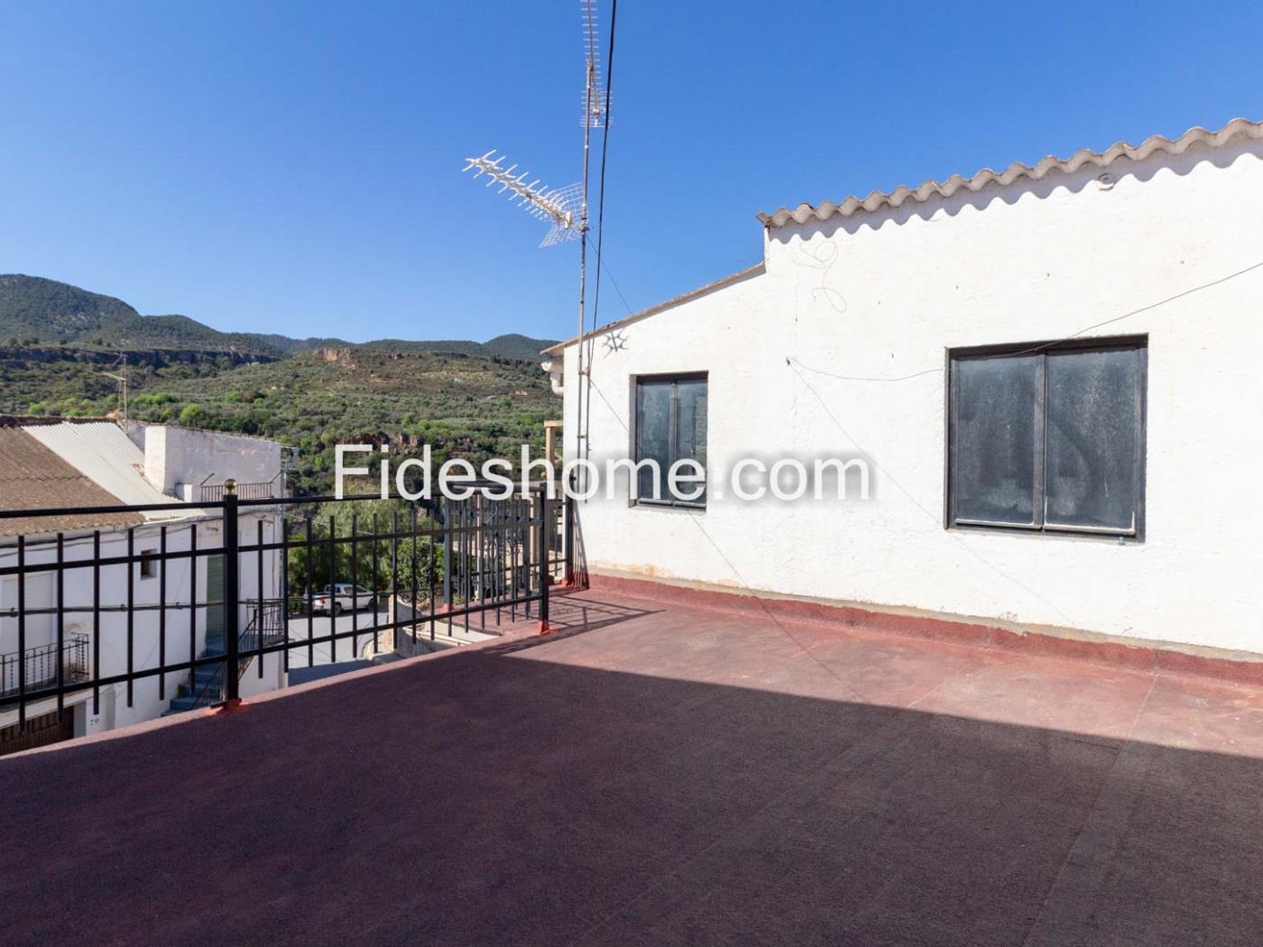 Dorpshuis met garage, terras en uitzicht in Albuñuelas. .en Albuñuelas
