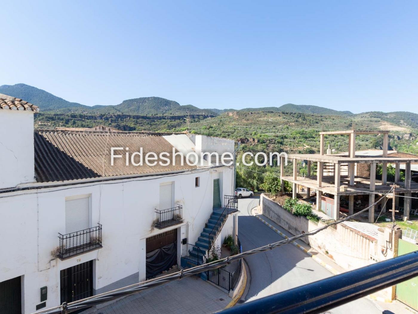 Dorpshuis met garage, terras en uitzicht in Albuñuelas. .en Albuñuelas