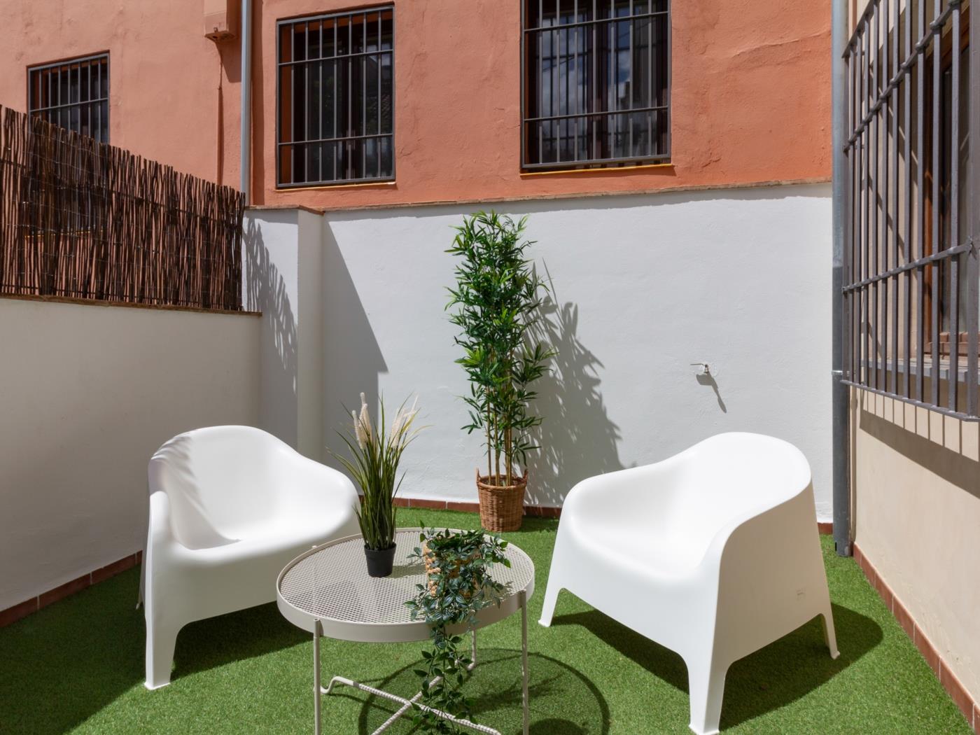 Apto Real Bajo Cartuja. Appartement met privépatio en wifi. .en Granada