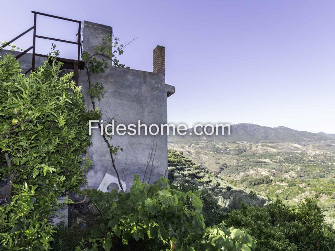 Maison de campagne et oliveraie avec des vues magnifiques sur vallée de Lecrín à Melegís