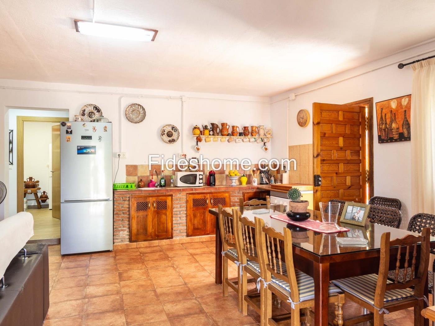 Beautiful country house with 4 bedrooms, pool, and olive grove in Dúrcal. in Dúrcal