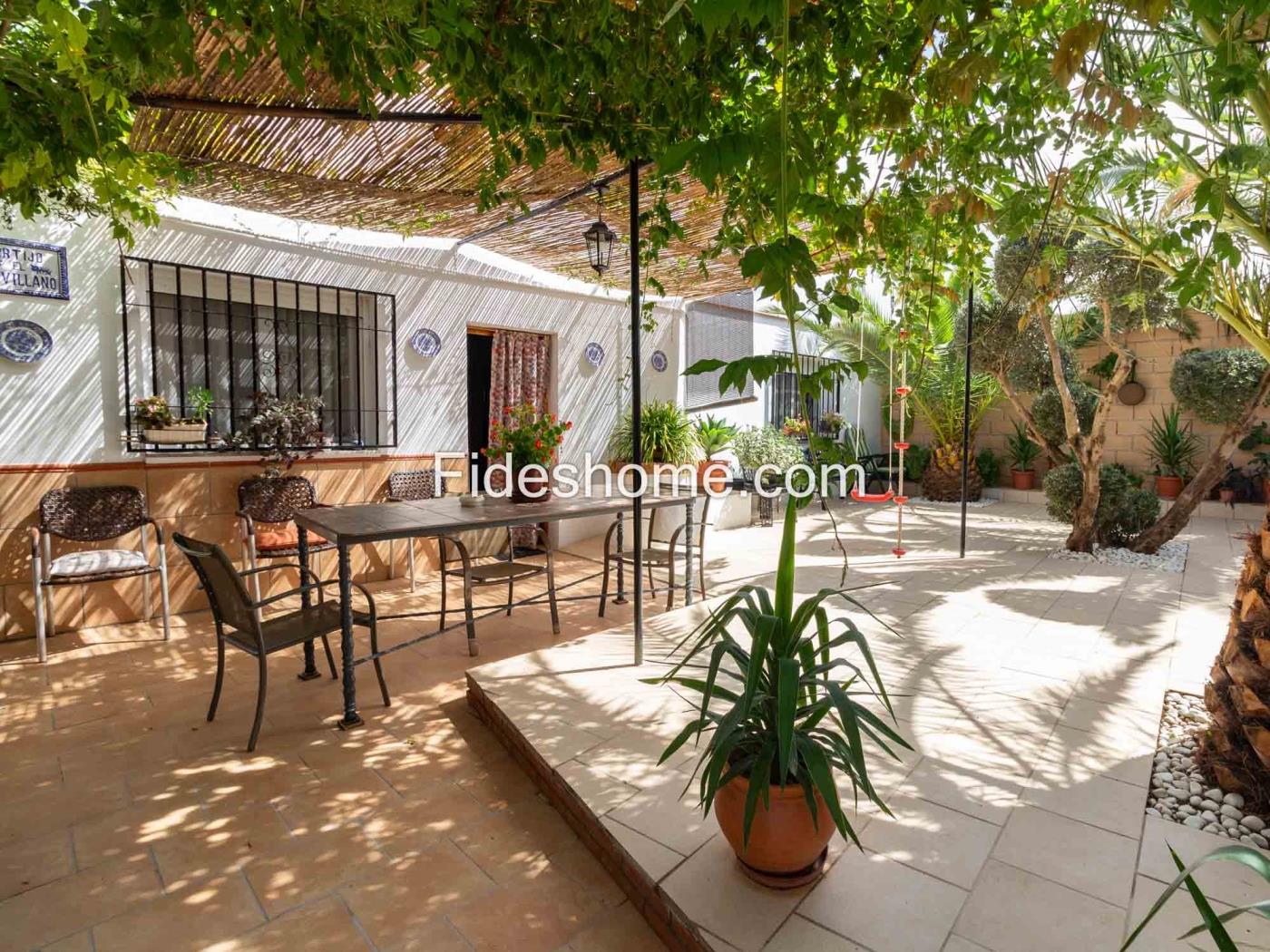Beautiful country house with 4 bedrooms, pool, and olive grove in Dúrcal. in Dúrcal