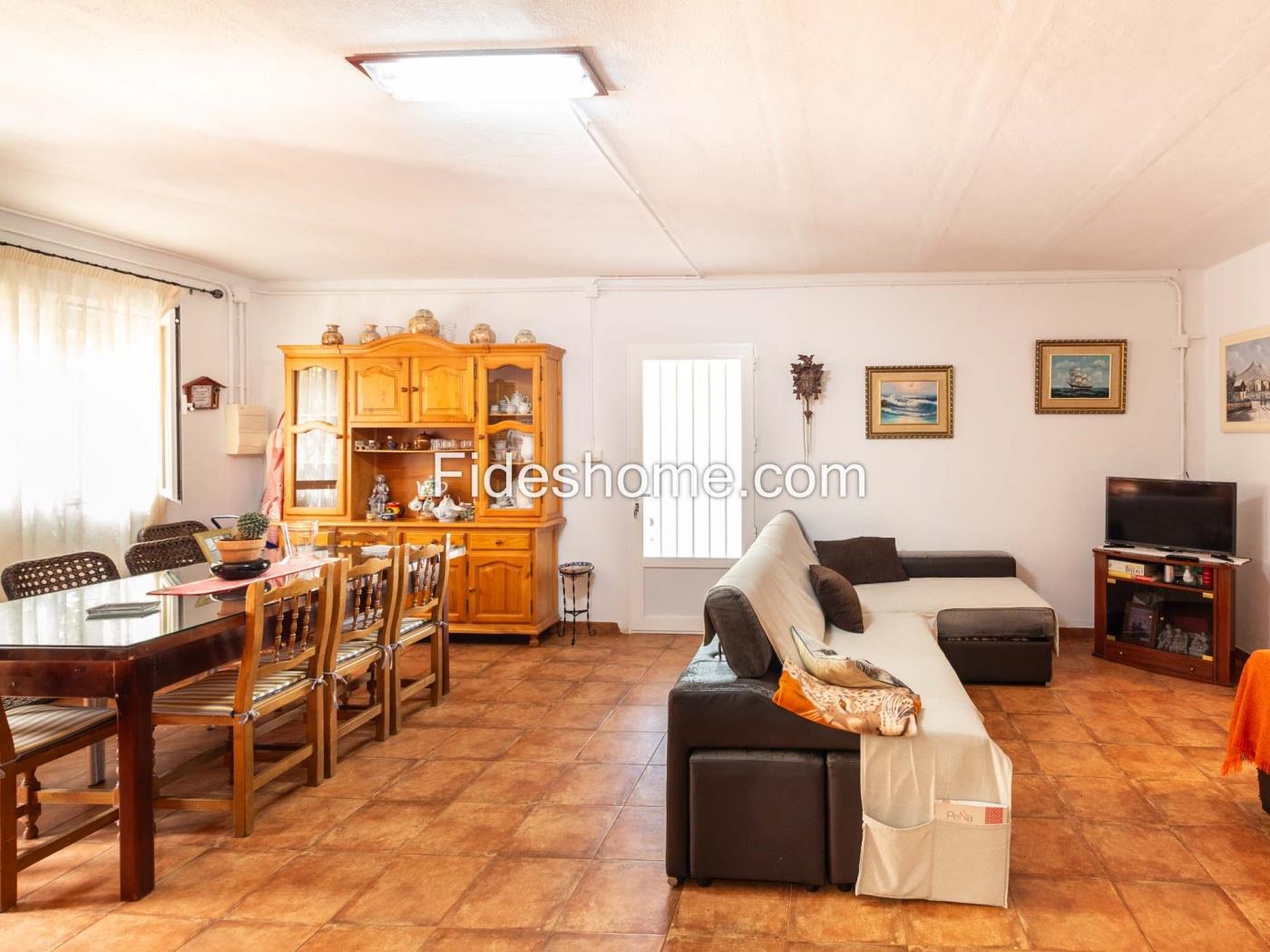 Beautiful country house with 4 bedrooms, pool, and olive grove in Dúrcal. in Dúrcal