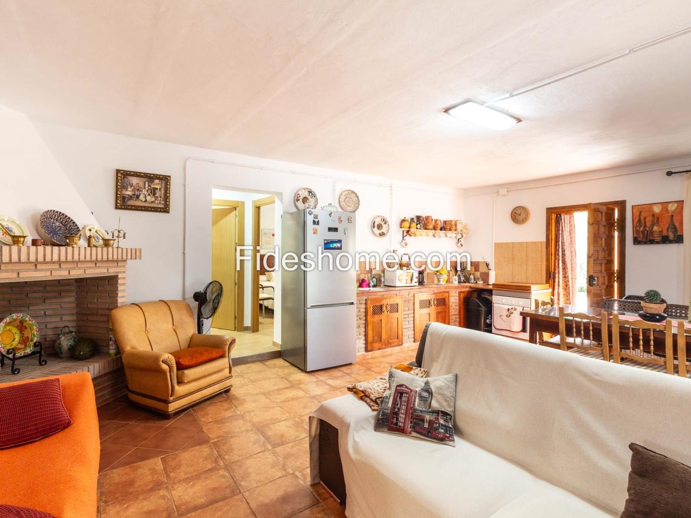 Beautiful country house with 4 bedrooms, pool, and olive grove in Dúrcal. in Dúrcal
