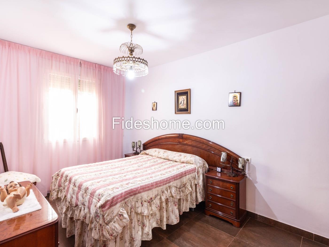 Beautiful country house with 4 bedrooms, pool, and olive grove in Dúrcal. in Dúrcal