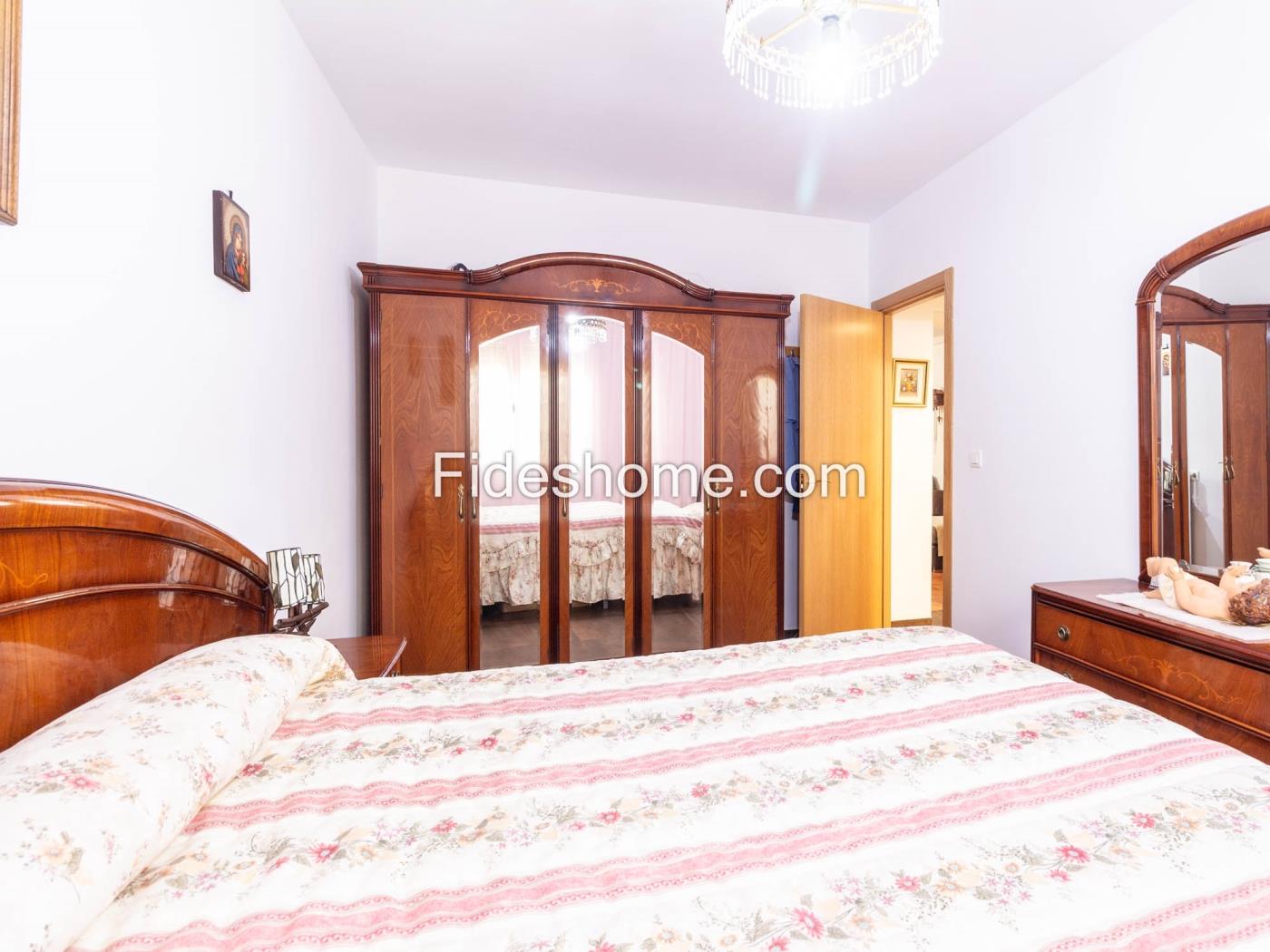 Beautiful country house with 4 bedrooms, pool, and olive grove in Dúrcal. in Dúrcal