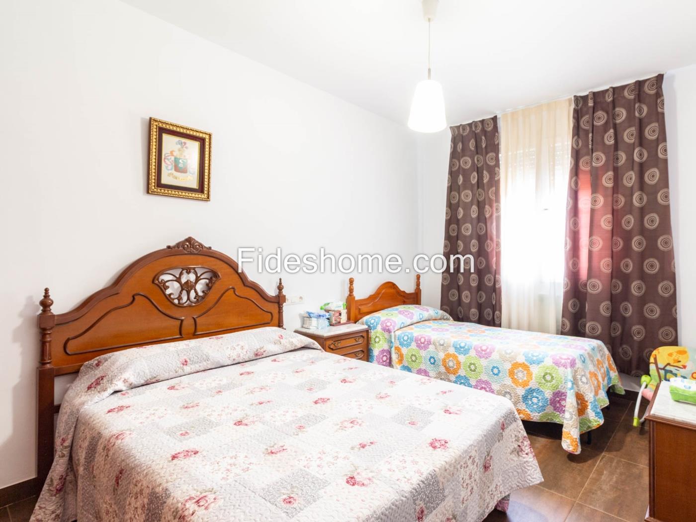 Beautiful country house with 4 bedrooms, pool, and olive grove in Dúrcal. in Dúrcal