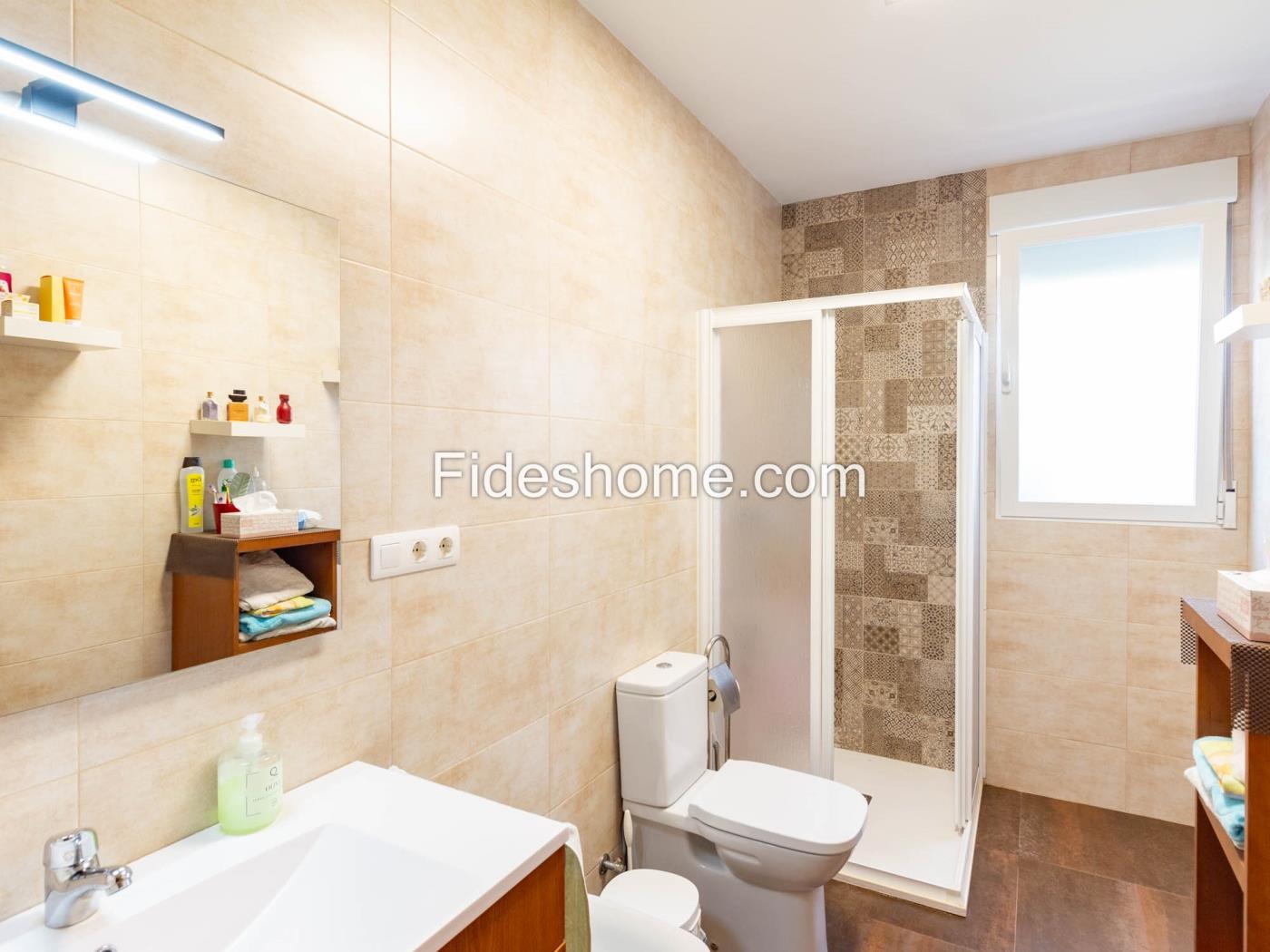 Beautiful country house with 4 bedrooms, pool, and olive grove in Dúrcal. in Dúrcal