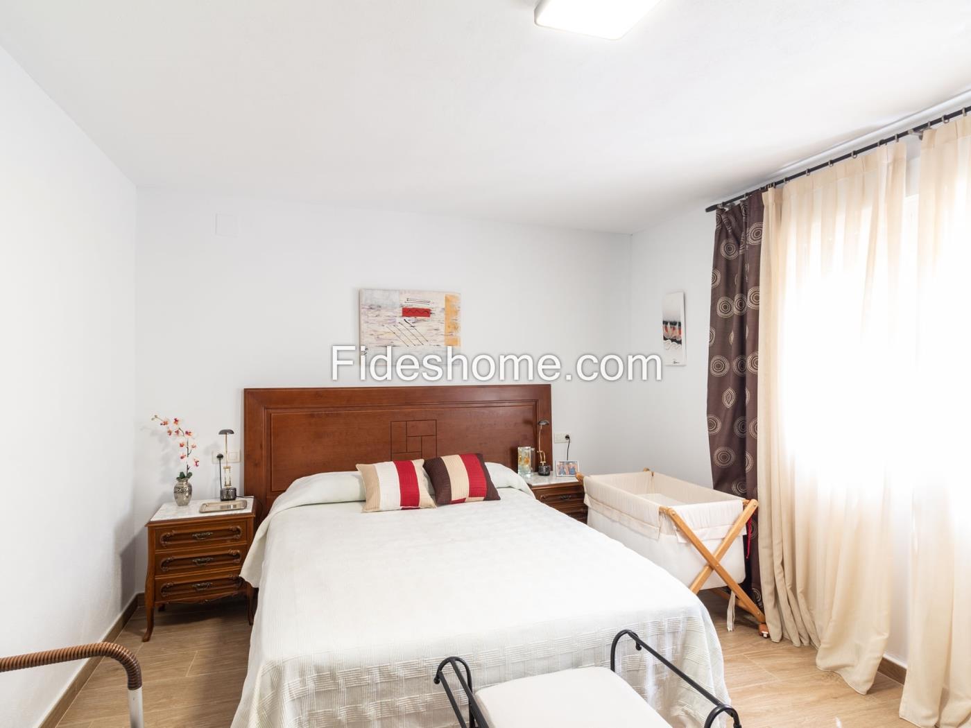 Beautiful country house with 4 bedrooms, pool, and olive grove in Dúrcal. in Dúrcal