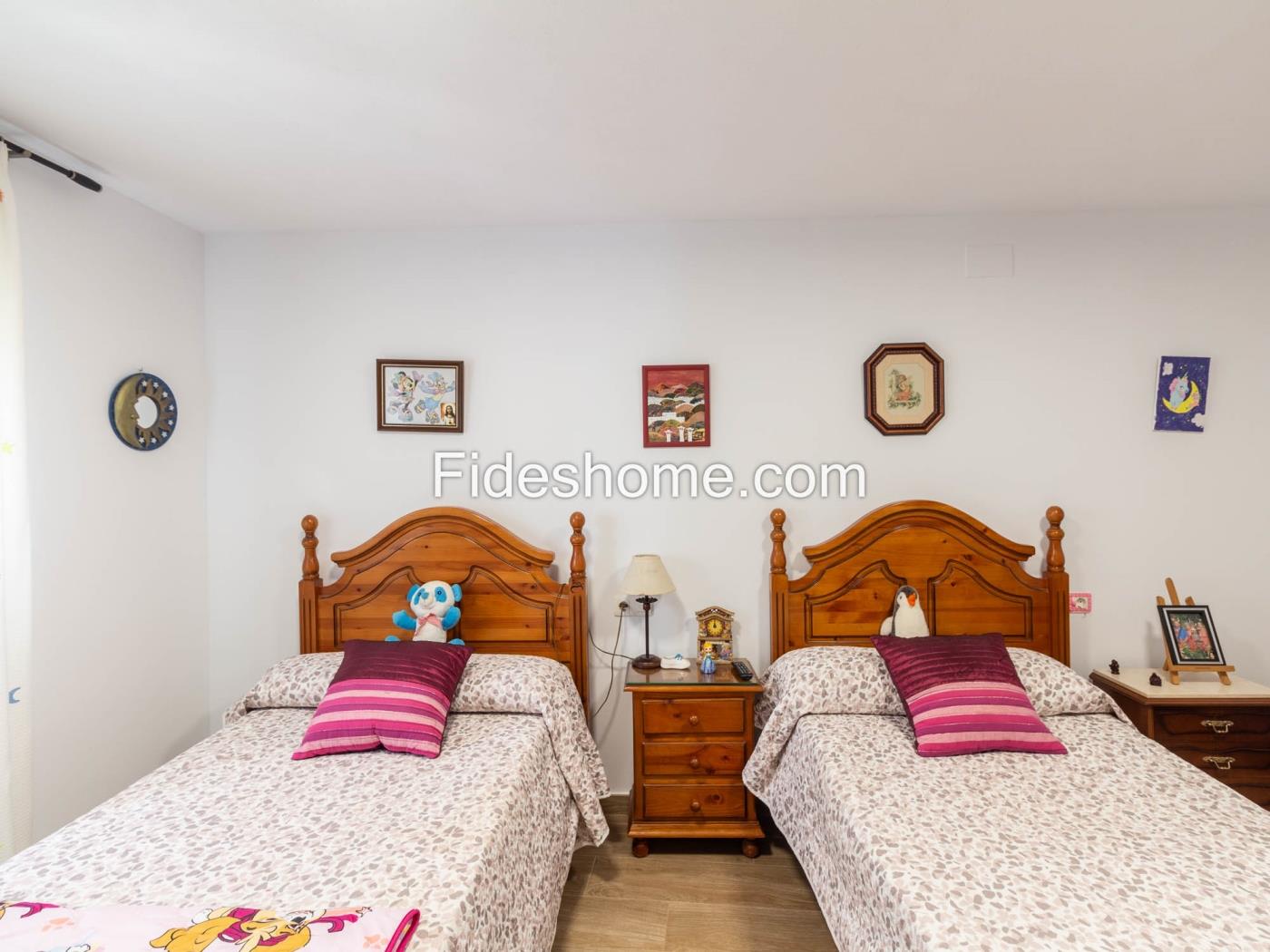 Beautiful country house with 4 bedrooms, pool, and olive grove in Dúrcal. in Dúrcal