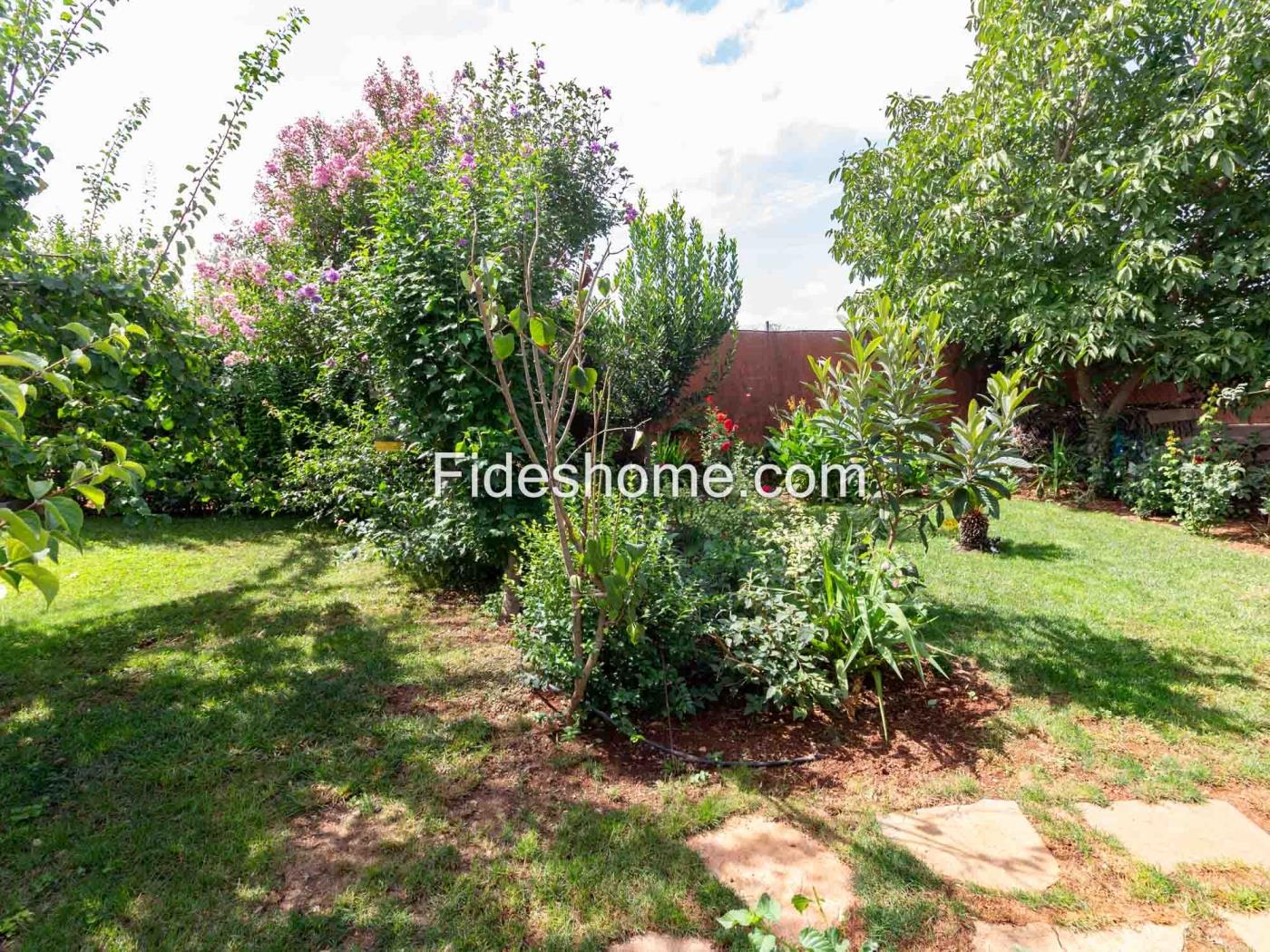Beautiful country house with 4 bedrooms, pool, and olive grove in Dúrcal. in Dúrcal