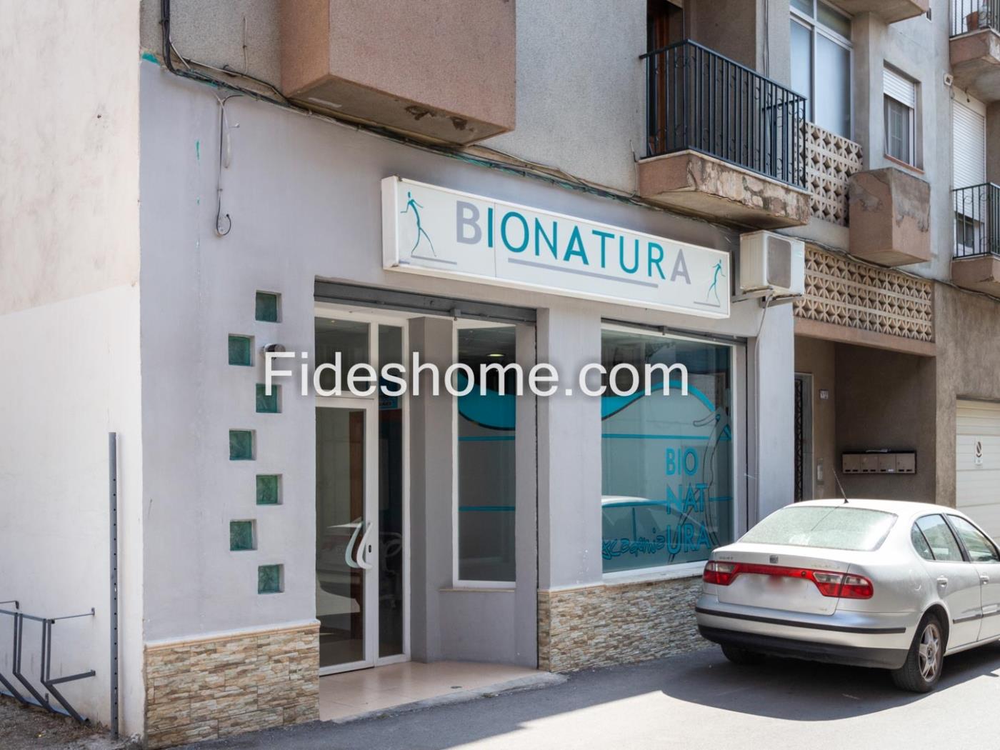 Commercial space of 97 m2 ready to move into in Dúrcal. in Dúrcal
