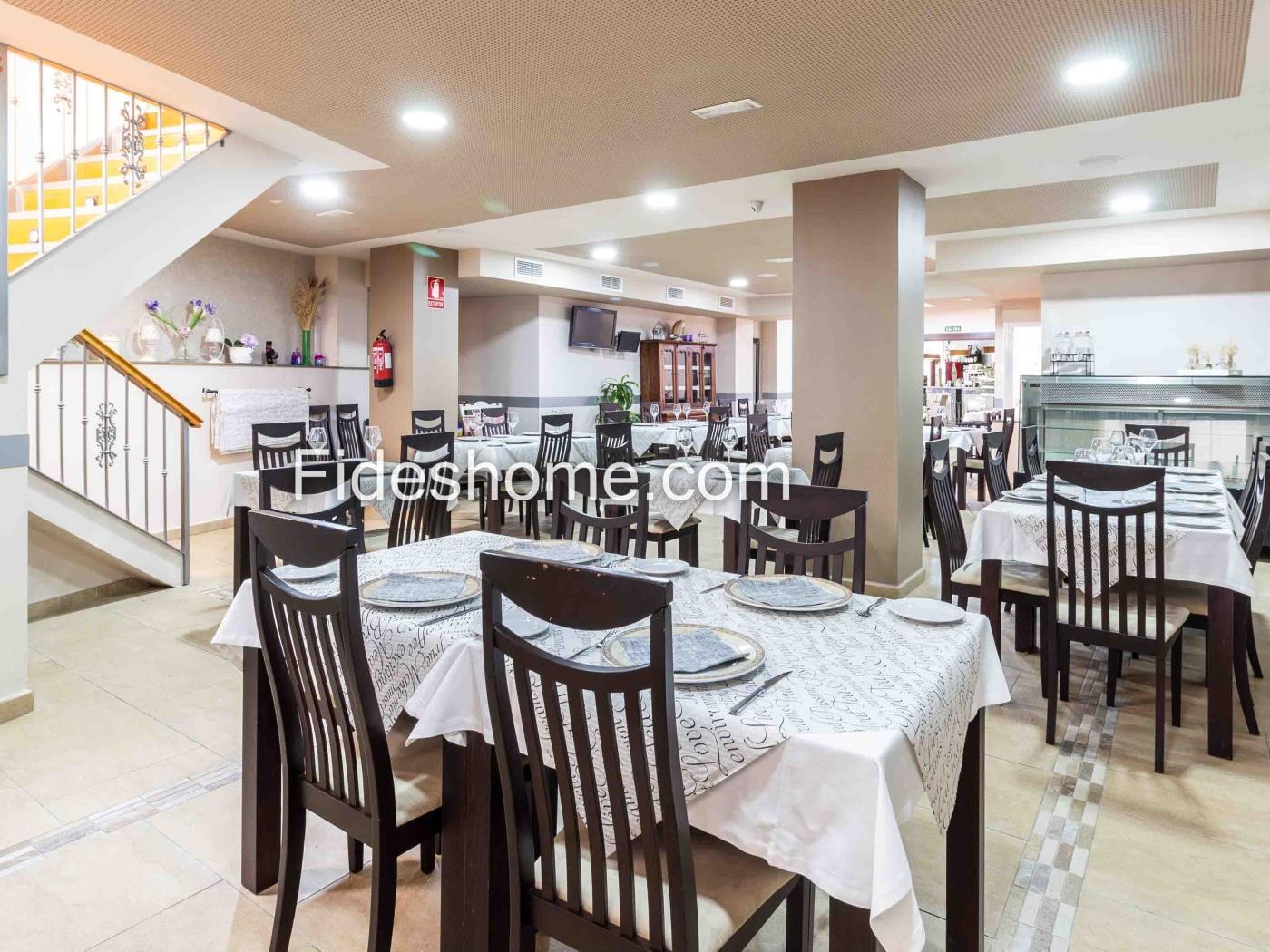 Magnificent commercial space of 735 m2 in the main square of Dúrcal. in Dúrcal