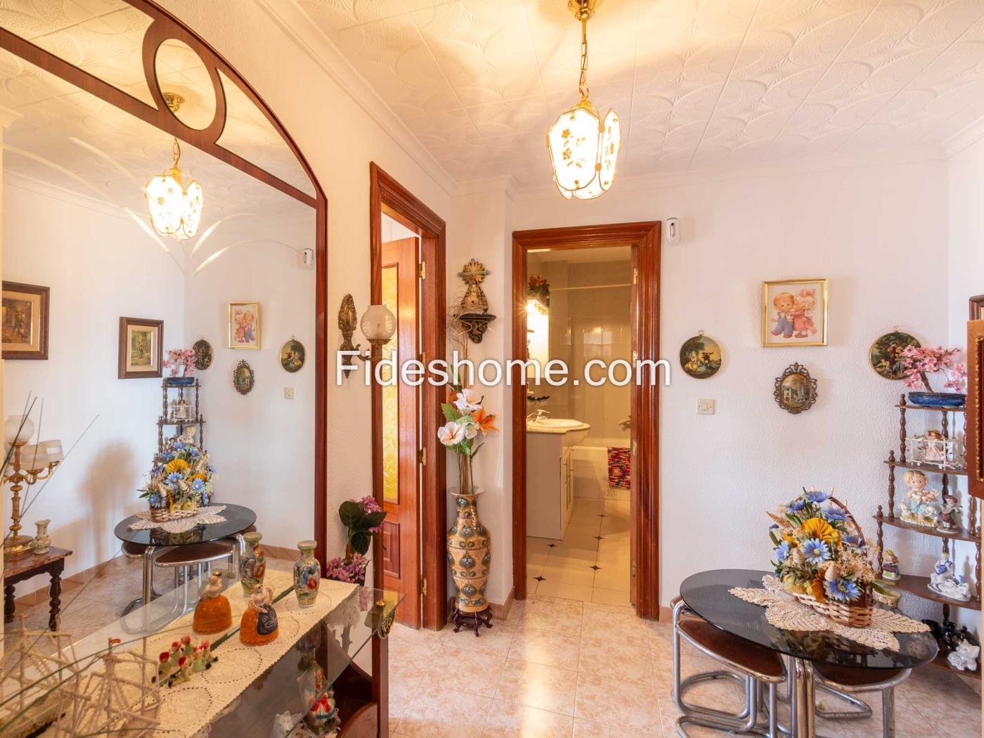 Three bedroom flat very close to the centre of Lanjarón. in Lanjarón