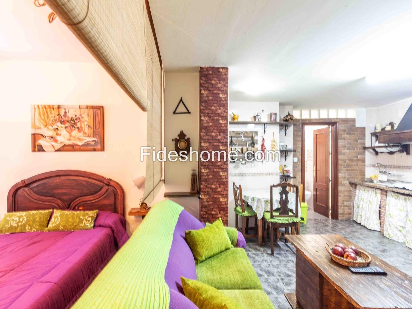 Village house with 3 bedrooms, independent studio and terrace in Nigüelas