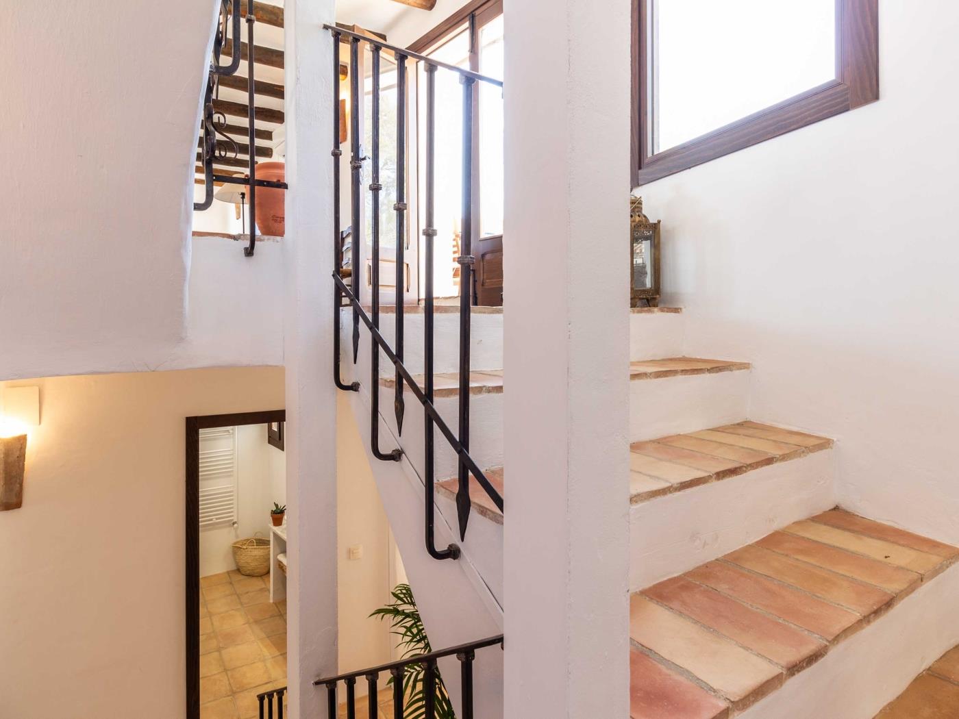 Magnifique maison rustique avec piscine, jardin et vue à Acequias