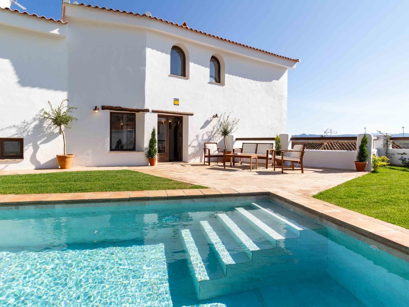 Magnifique maison rustique avec piscine, jardin et vue à Acequias