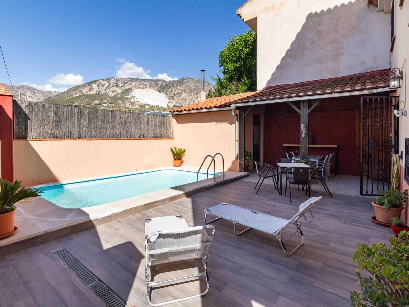 Haus mit Grill und Pool in Dúrcal