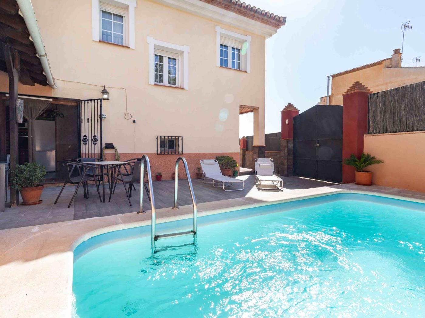 Haus mit Grill und Pool in Dúrcal