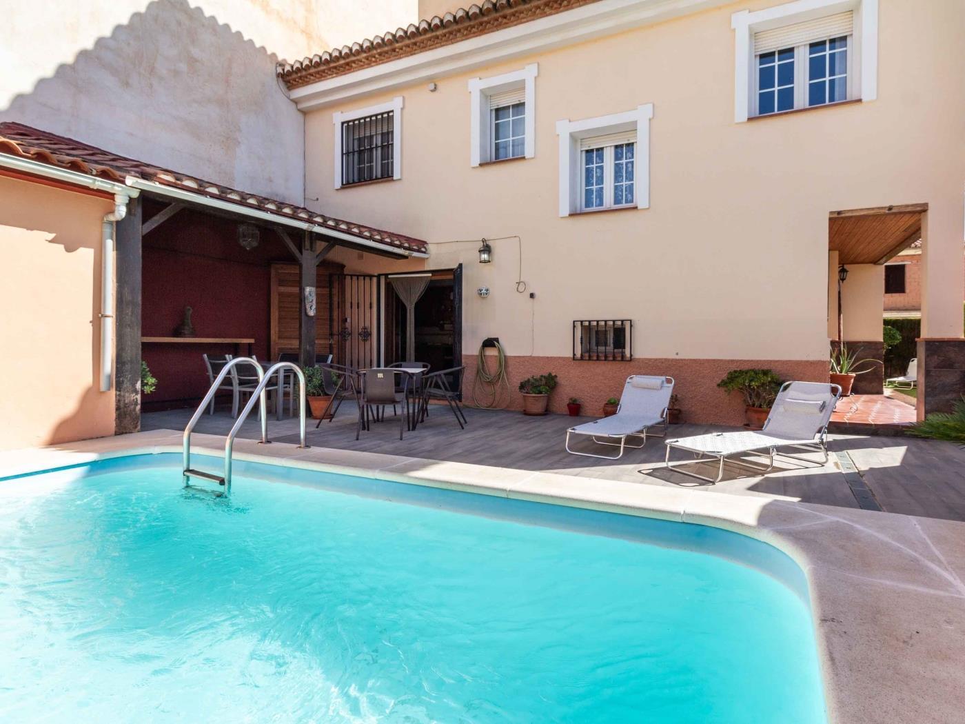 House with barbecue and pool in Dúrcal