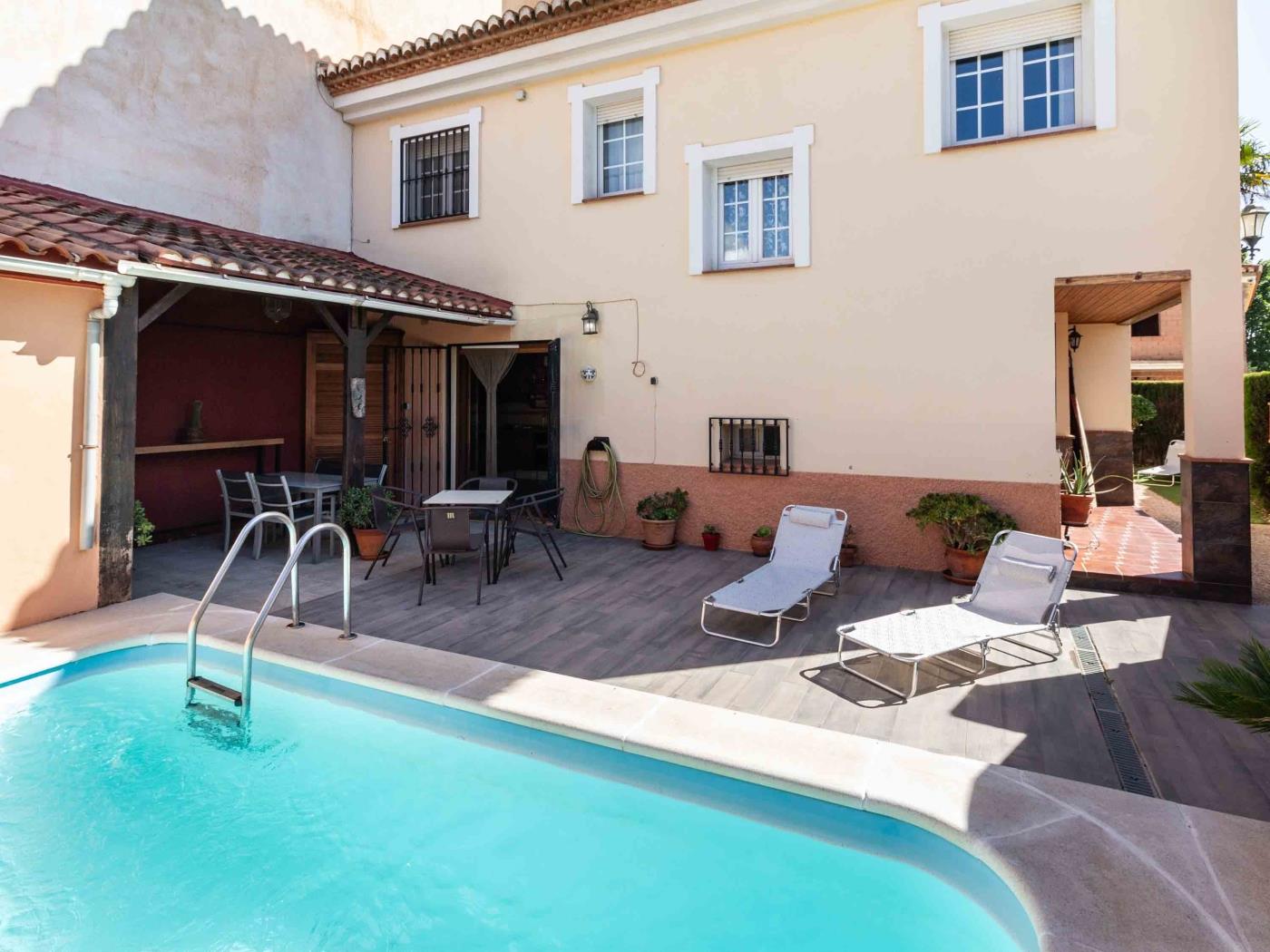 Casa con barbacoa y piscina en Dúrcal