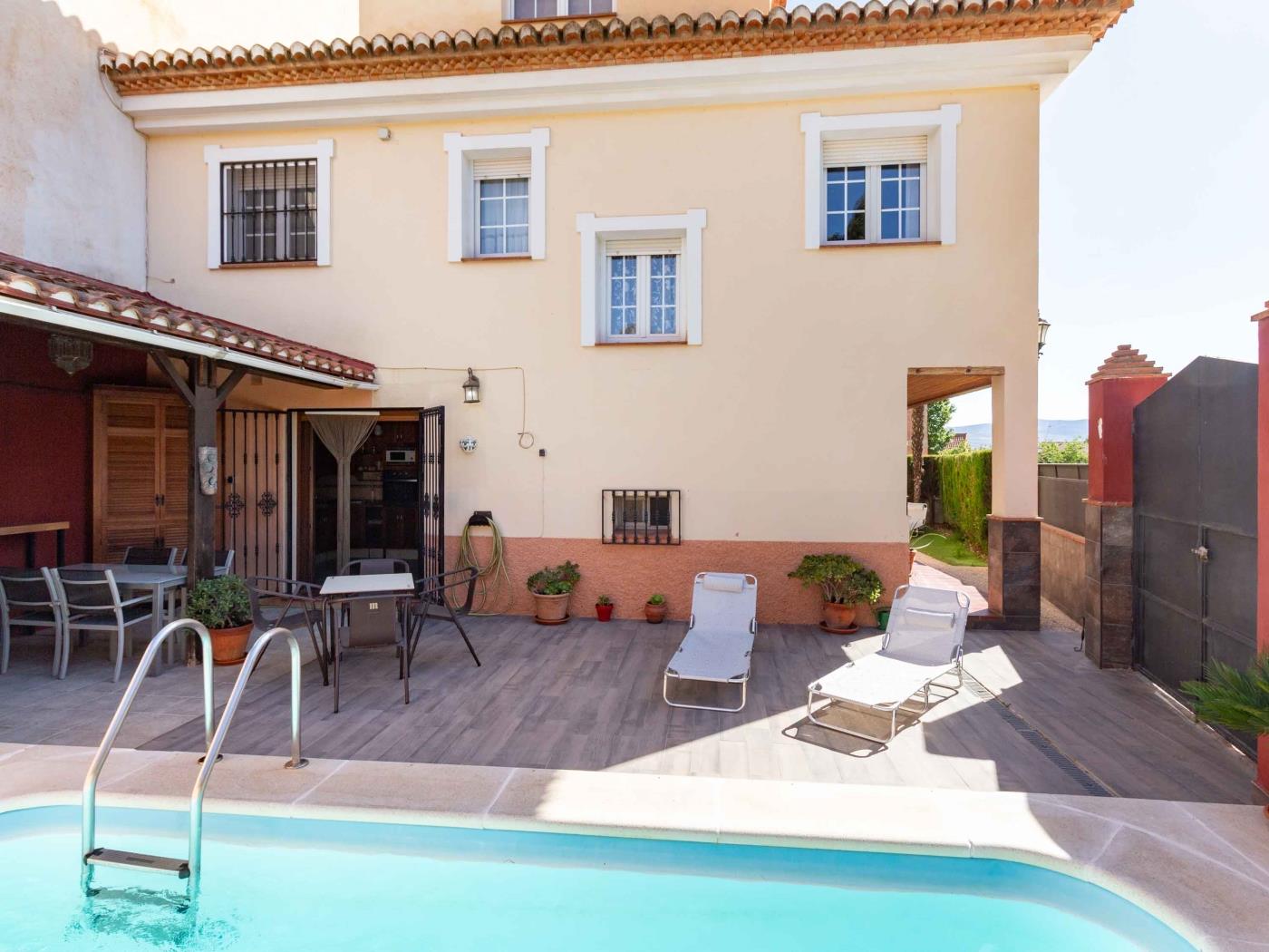 House with barbecue and pool in Dúrcal