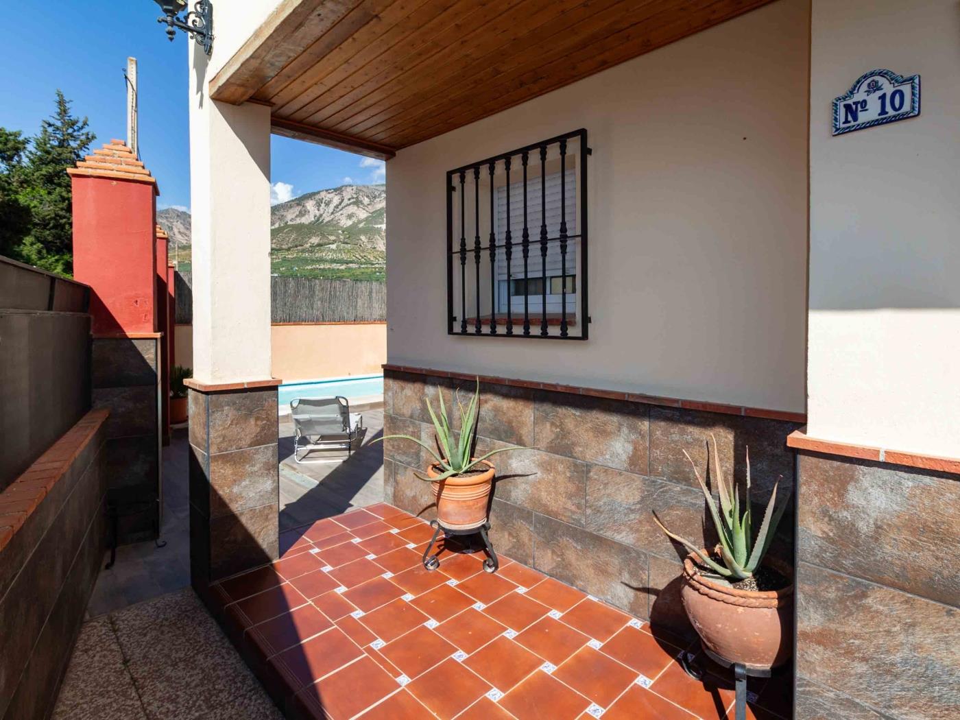 House with barbecue and pool in Dúrcal