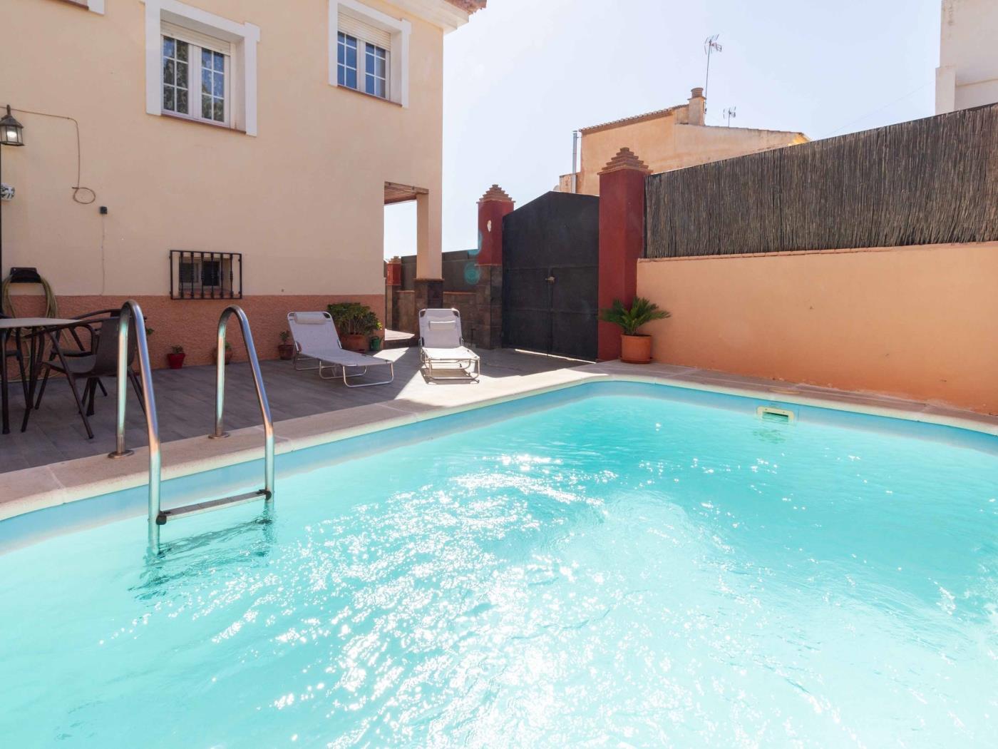 House with barbecue and pool in Dúrcal