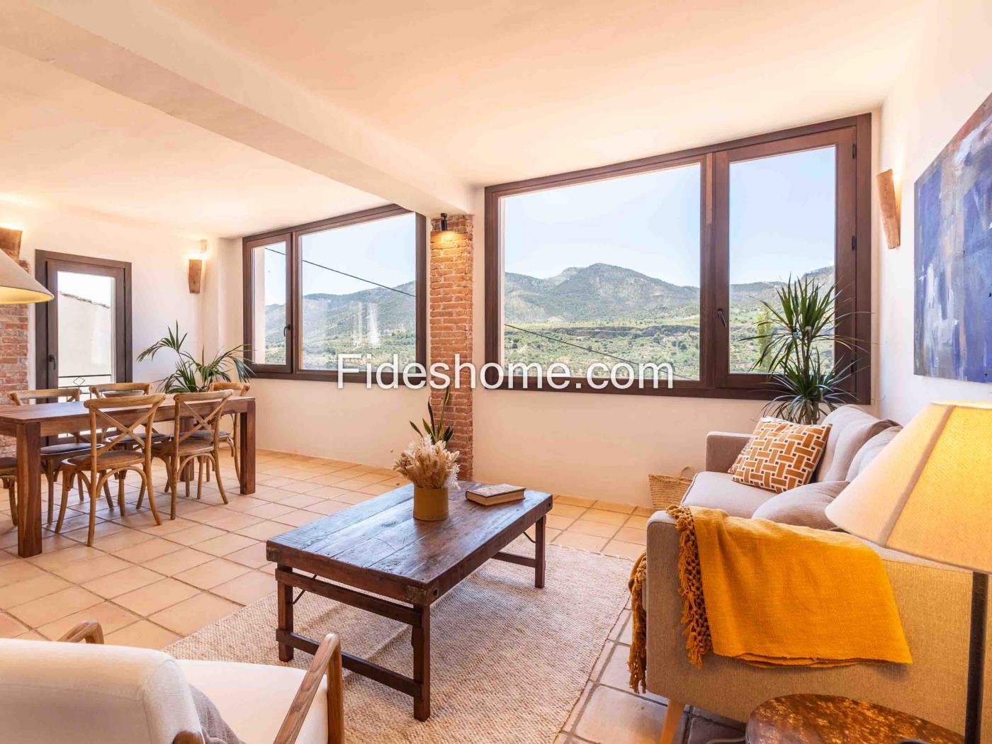 Casa con encanto, terraza y magníficas vistas en Albuñuelas
