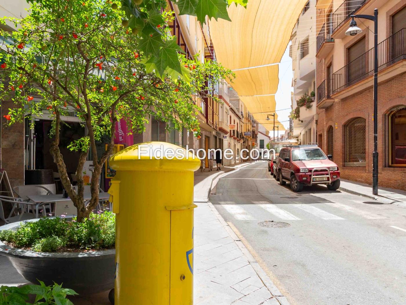 Magnífico local en la plaza principal de Dúrcal en Dúrcal