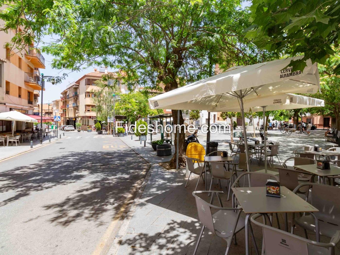 Magnifiziöses Geschäftslokal am Hauptplatz von Dúr in Dúrcal