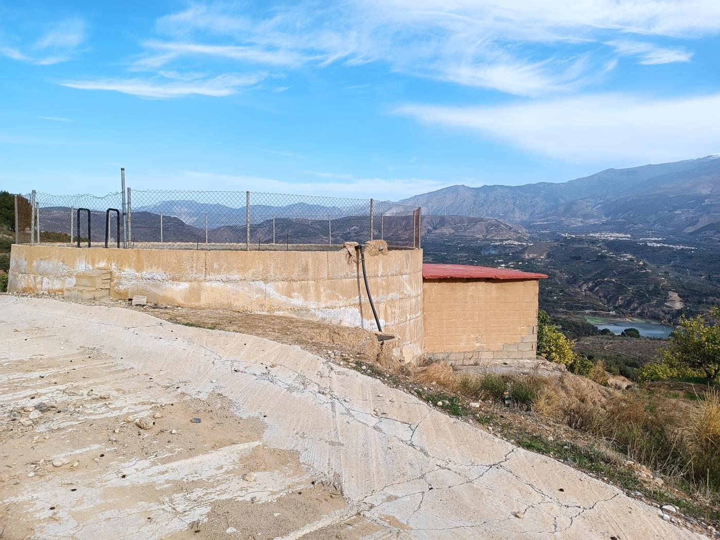 Finca de naranjos con pequeña nave de aperos en Restábal