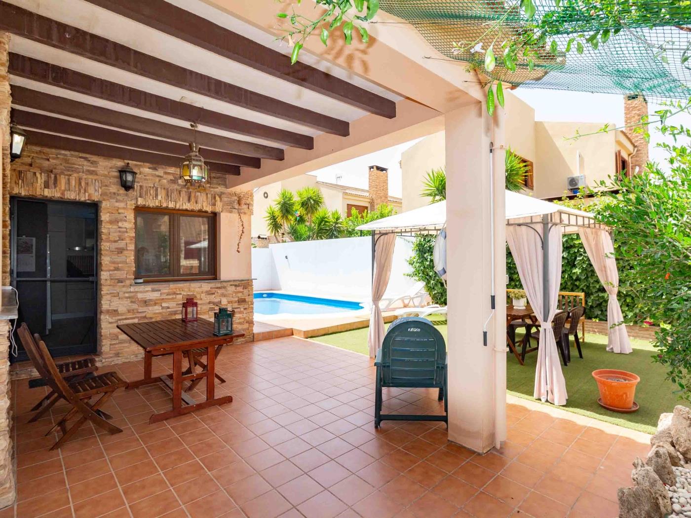 Charming house with pool and barbecue area in Dúrcal