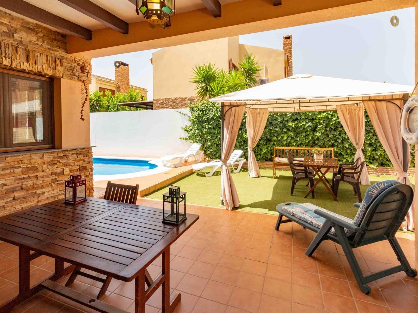 Charming house with pool and barbecue area in Dúrcal