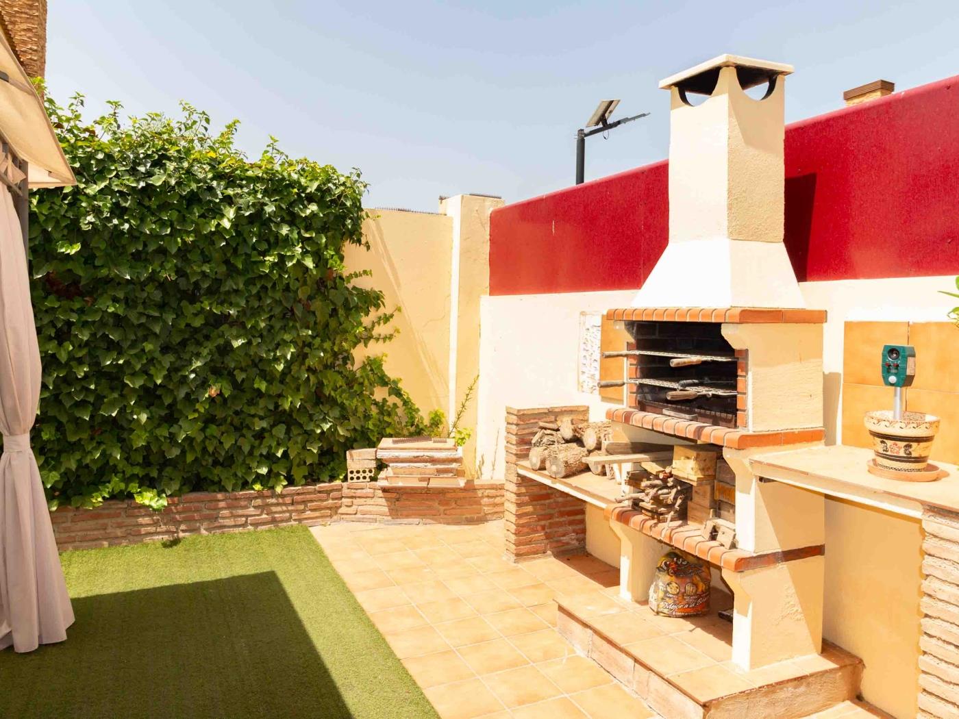 Charming house with pool and barbecue area in Dúrcal