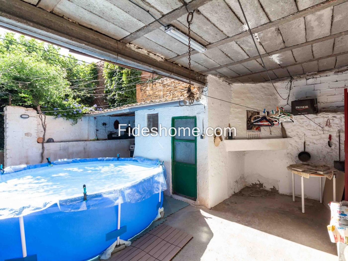 Two Village Houses with Courtyard in Nigüelas in Nigüelas