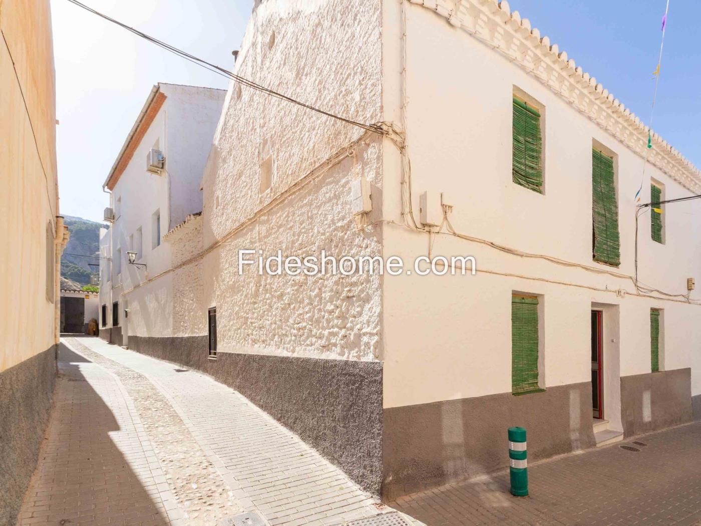 Two Village Houses with Courtyard in Nigüelas in Nigüelas