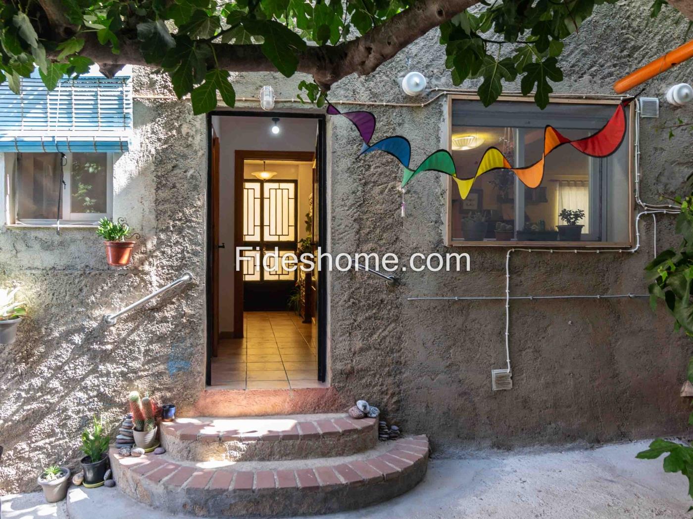 Two Village Houses with Courtyard in Nigüelas in Nigüelas