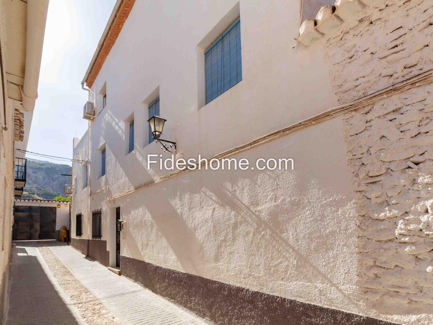 Two Village Houses with Courtyard in Nigüelas in Nigüelas