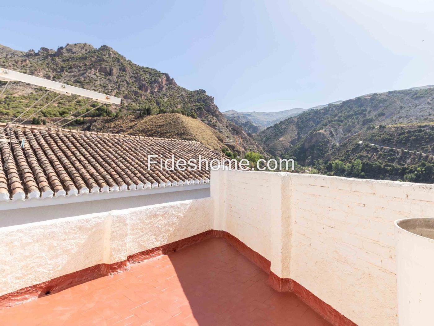 Two Village Houses with Courtyard in Nigüelas in Nigüelas