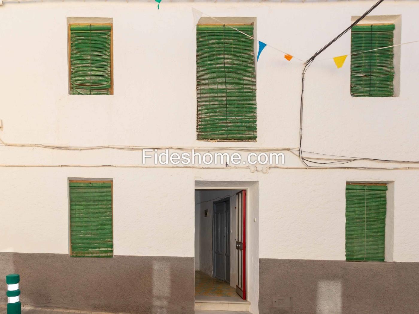 Two Village Houses with Courtyard in Nigüelas in Nigüelas