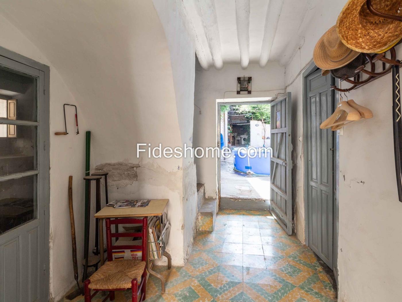 Two Village Houses with Courtyard in Nigüelas in Nigüelas