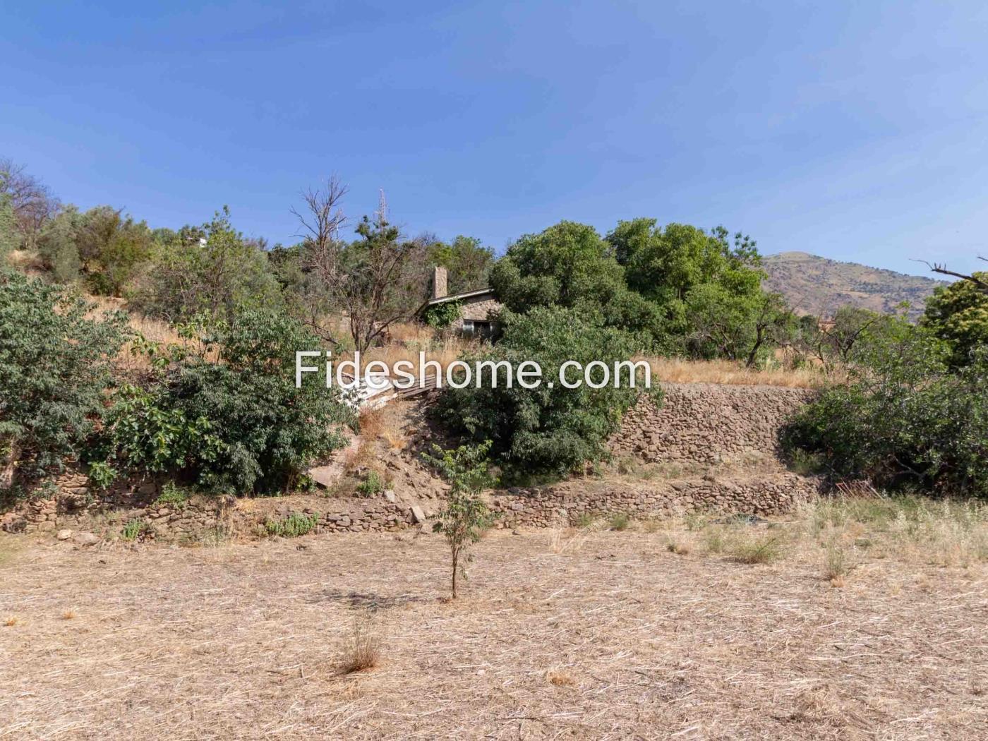 Cortijo con finca de regadío y vistas en Lanjarón en Lanjarón