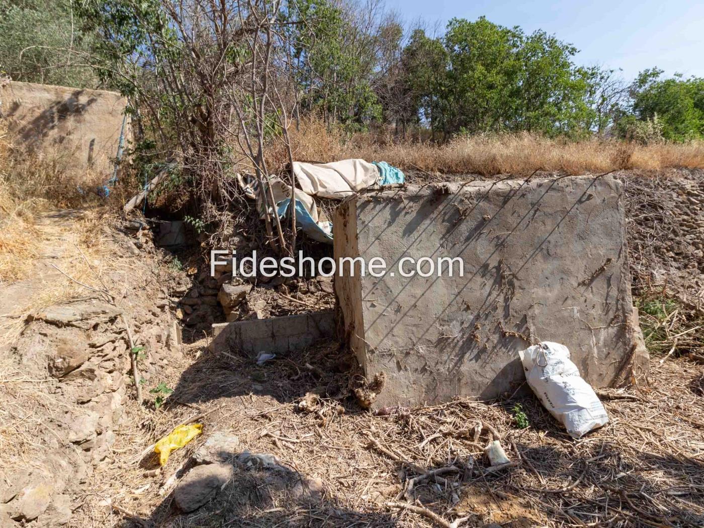 Cortijo met geïrrigeerd land en uitzicht in Lanjar .en Lanjarón