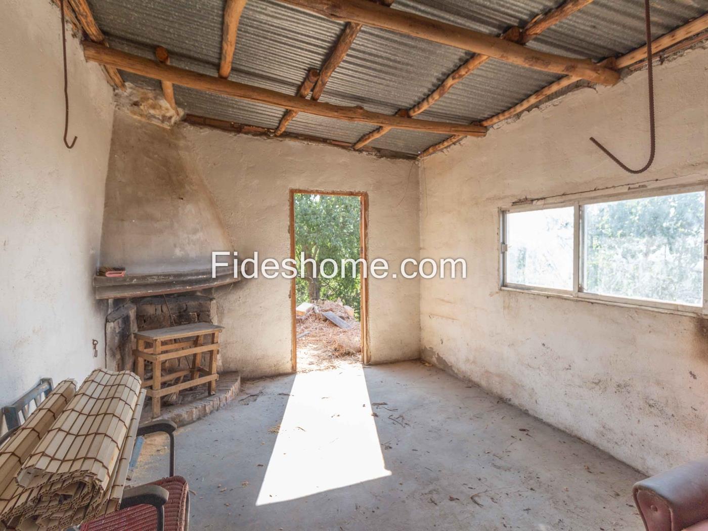 Cortijo met geïrrigeerd land en uitzicht in Lanjar .en Lanjarón